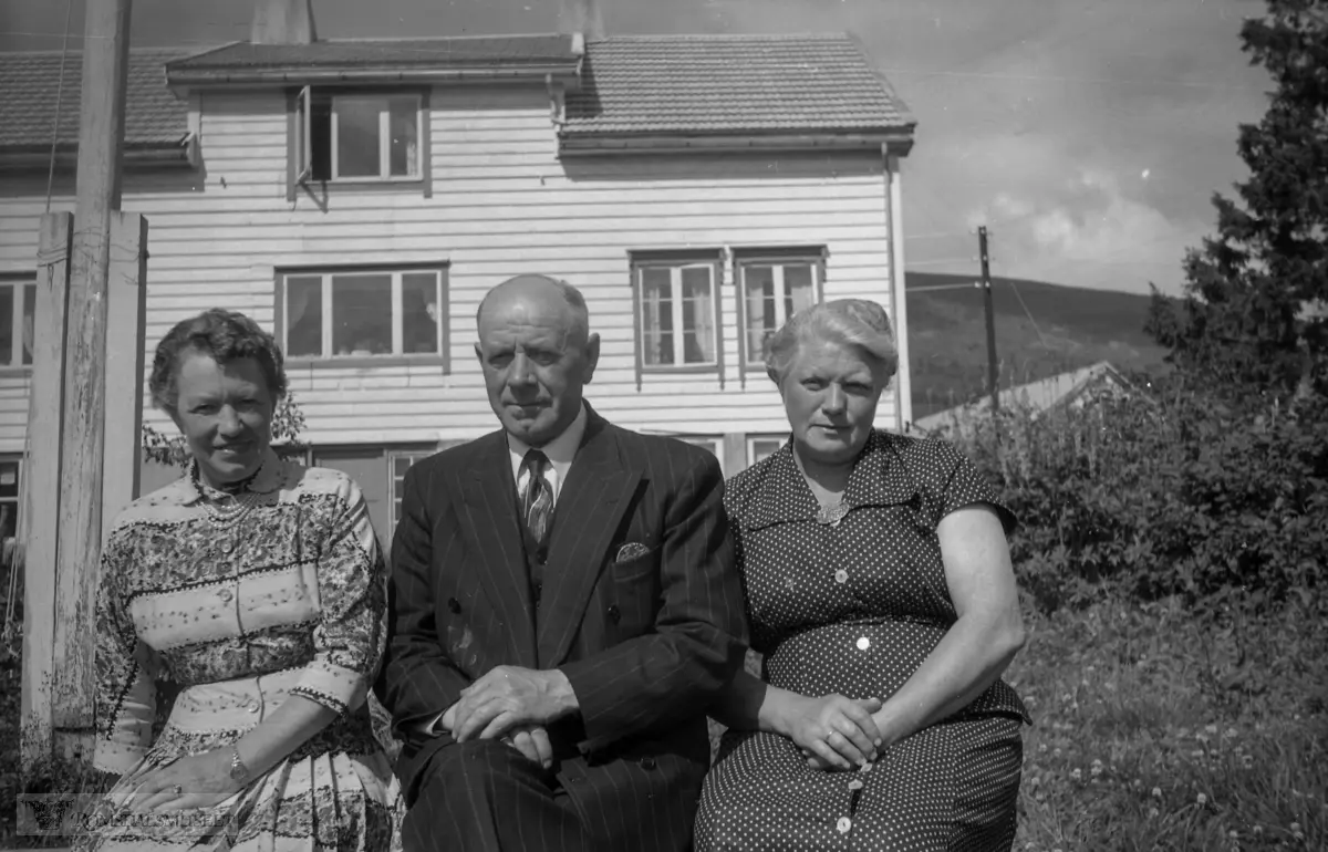 "1957"."Hjå fru Rønning 25.07.1957"."Tur til Engesetdalen 27.07.1957"