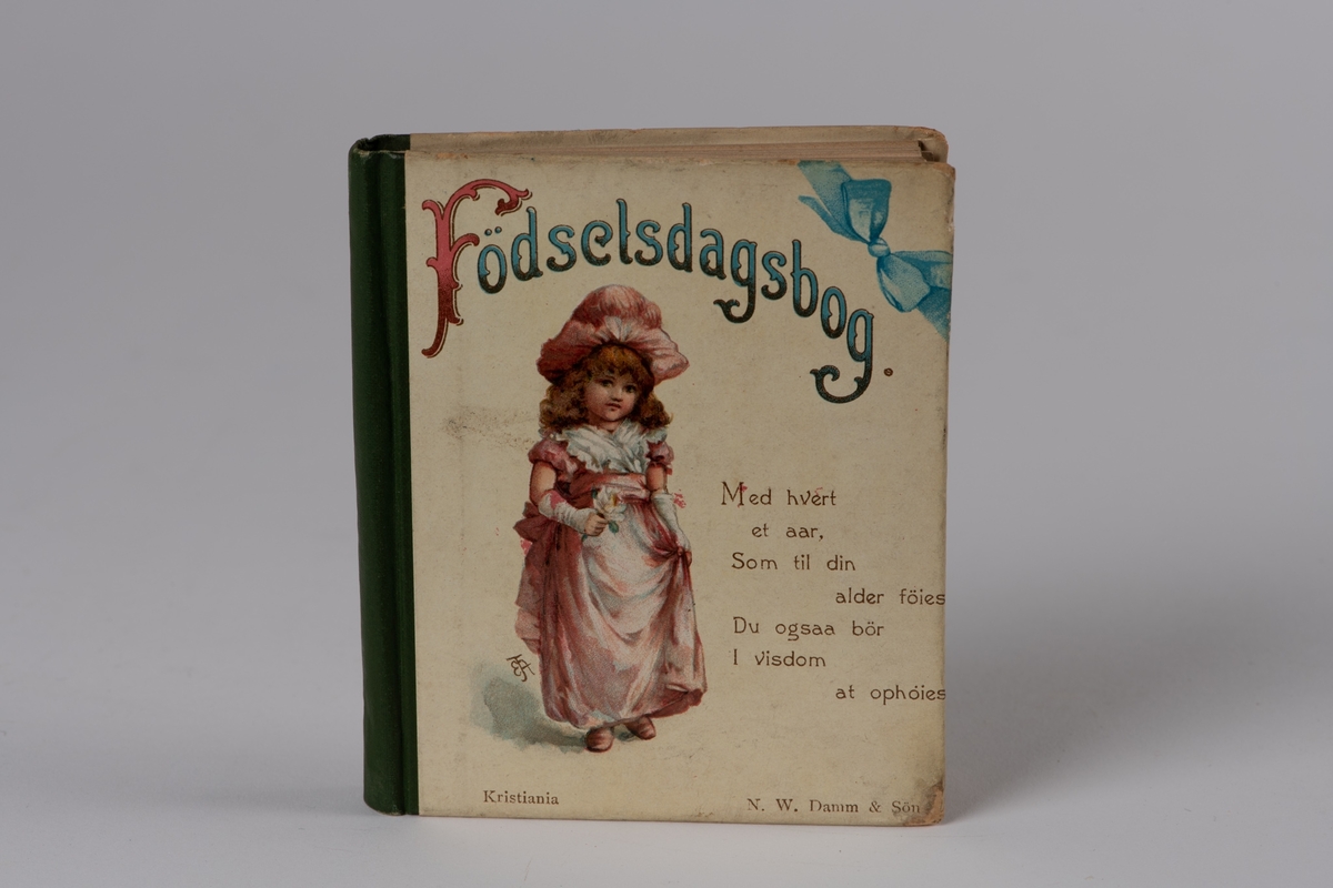 Fødselsdagbog, 2 stk. N. W.Damm & Søn, Kria. ca. 1904. 
a)  dedikasjon "  Til moder fra Gunnar. Julaften 04 12 011. 11
 Rygg grønn shirting. 10,7 x 9 cm. 
b)rygg blå shirting. 12,2 x 8,5 cm. 
Bøkene er en tanke forskjellige og representerer to forskjellige utgaver. 
a) litt slitt, b) god Tilstand.  

a) Tilhørt fru Sophie Krøger, f. Olsen 
b) frk. Ingrid Krøger eller søsteren Margr. Frederikke Strøm, f. Krøger.