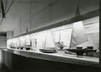 Båtutställningen i Teknorama november 1969. Monter med fartygsmodeller av segelbåtar.
