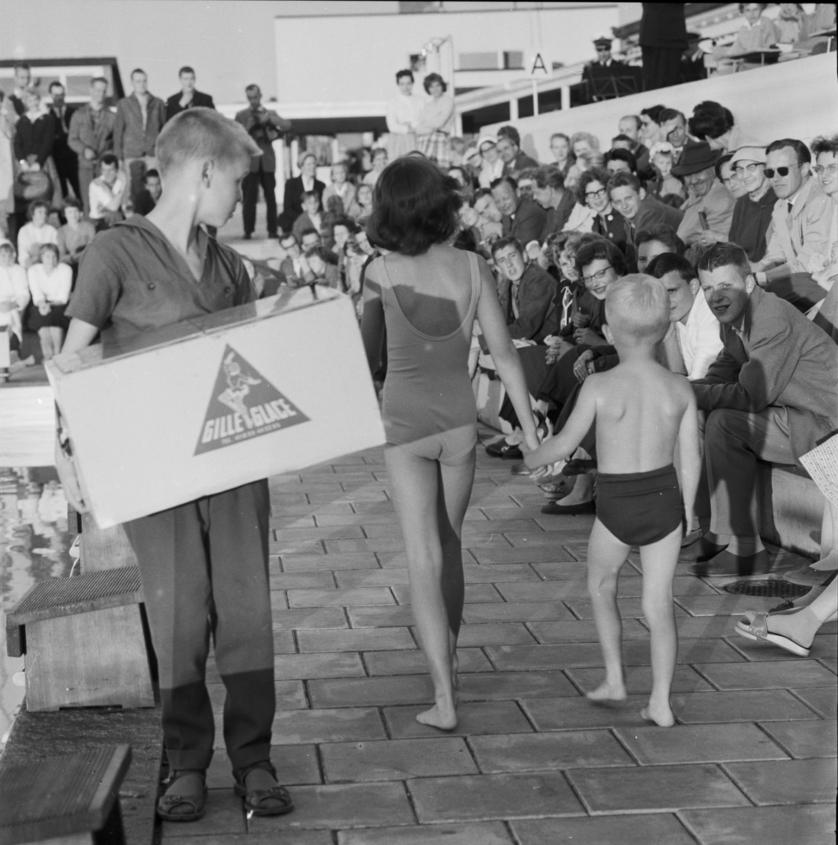 "Vattengala i landbadet", Uppsala 1959