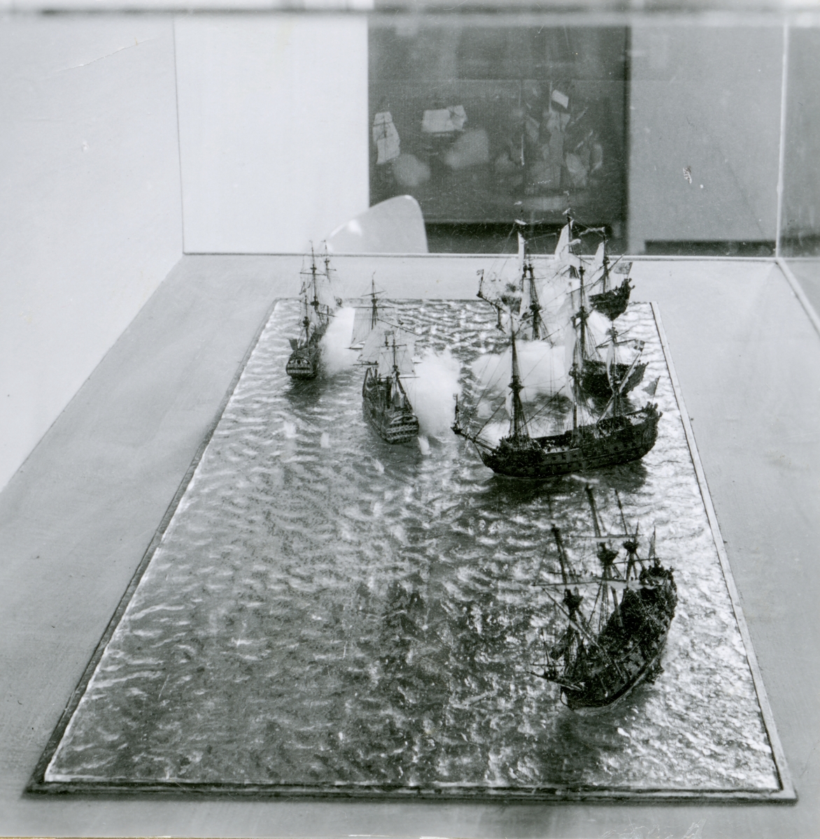 Modelldiorama visande striden vid Orford Ness år 1704 mellan det svenska linjeskeppet ÖLAND och en engelsk eskader.