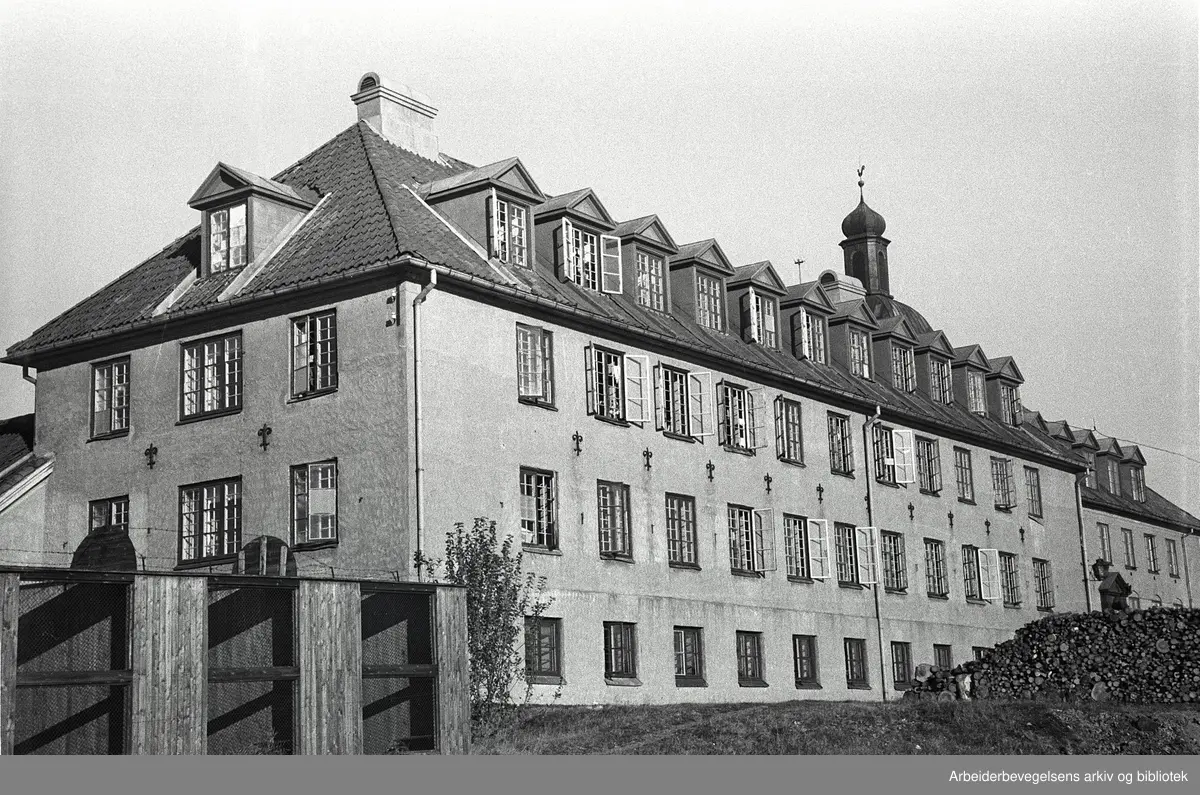 Bredtvet fengsel og forvaringsanstalt for kvinner. Også omtalt som Bredtvet kvinnefengsel eller Bredtveit fengsel. Udatert. Antatt 1946-48.