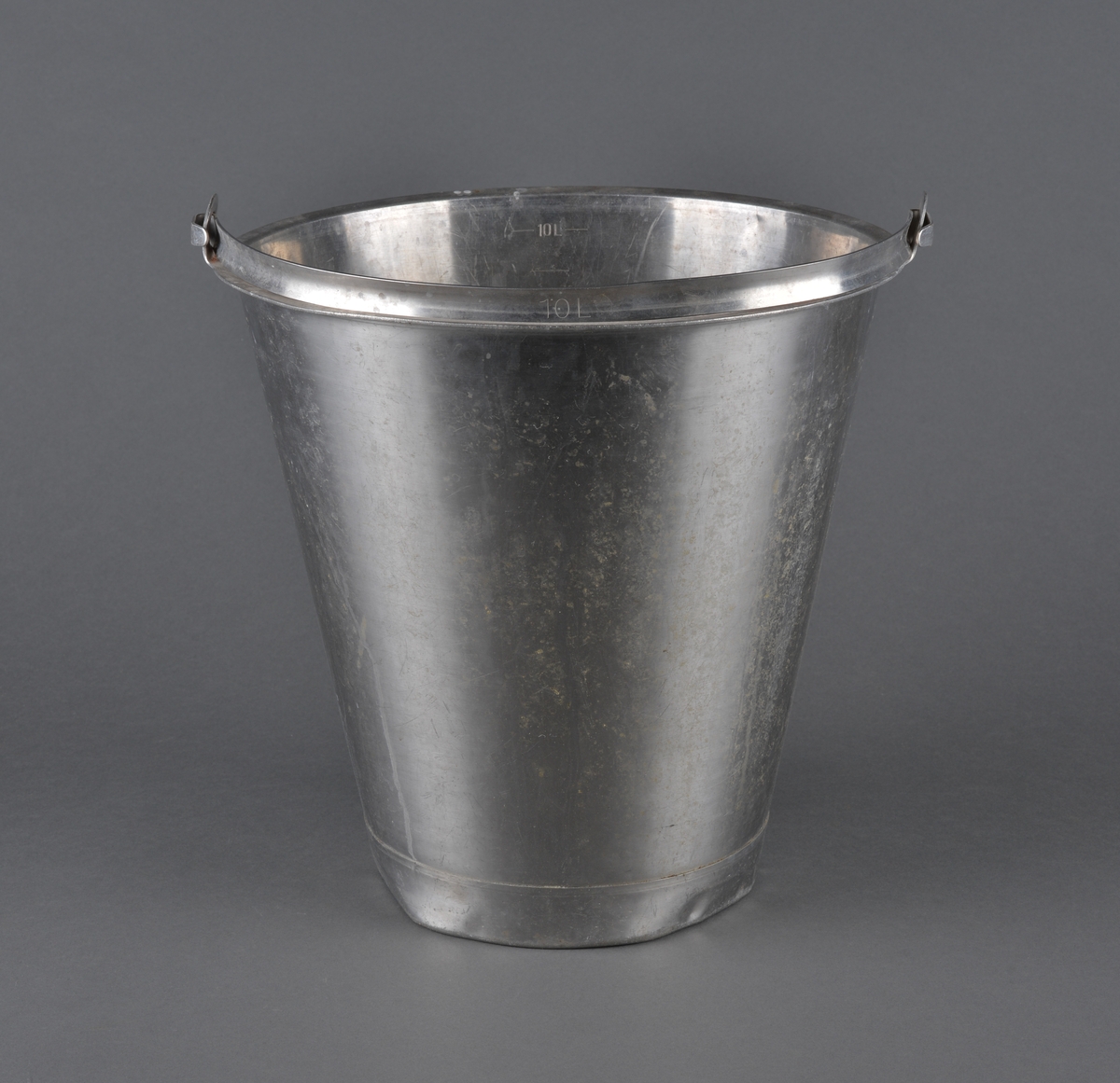 Bøtte til vannbæring/melking.
