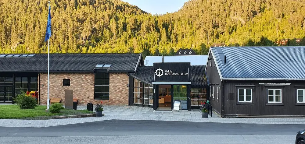 Inngang til museet og museumsbutikken ved Orkla Industrimuseum på Løkken VErk