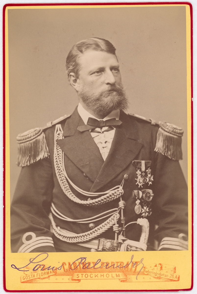 Kabinettsporträtt av Vegaexpeditionens kapten Louis Palander i halvfigur.