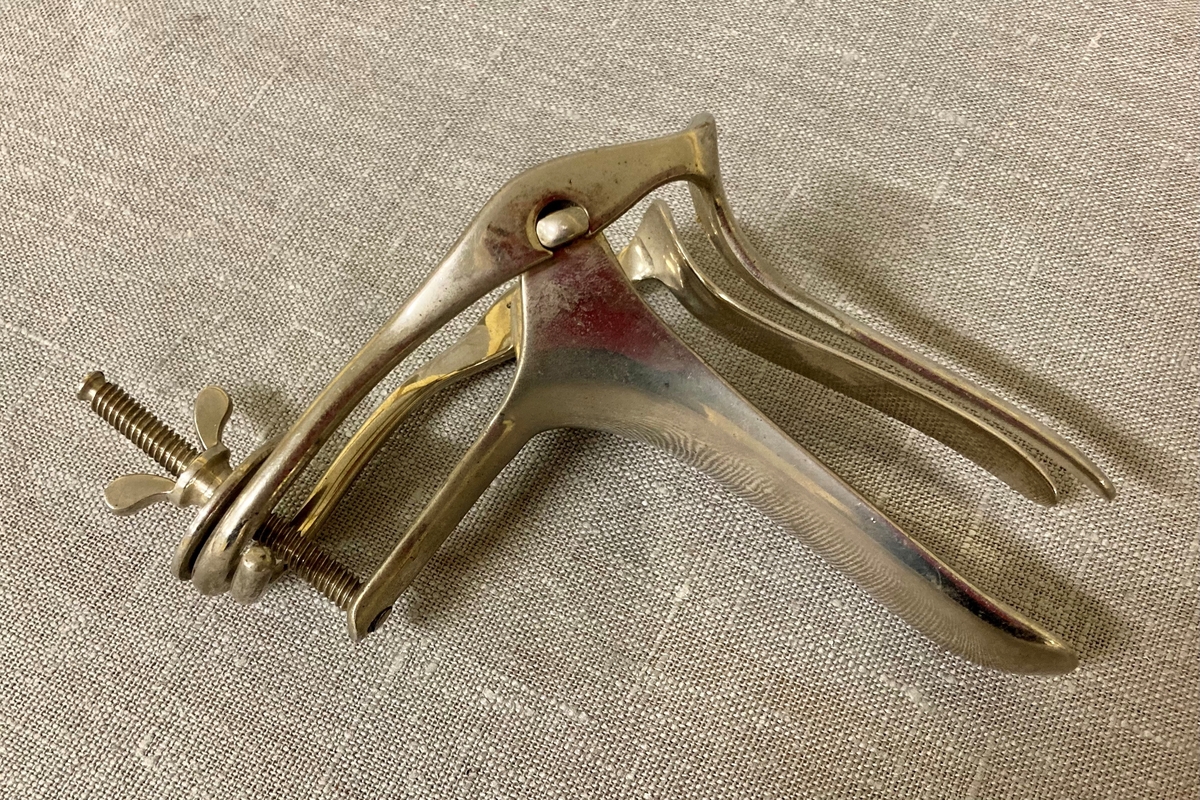 Vaginalspeculum. Gynekologisk redskap for åpning av sjeden.