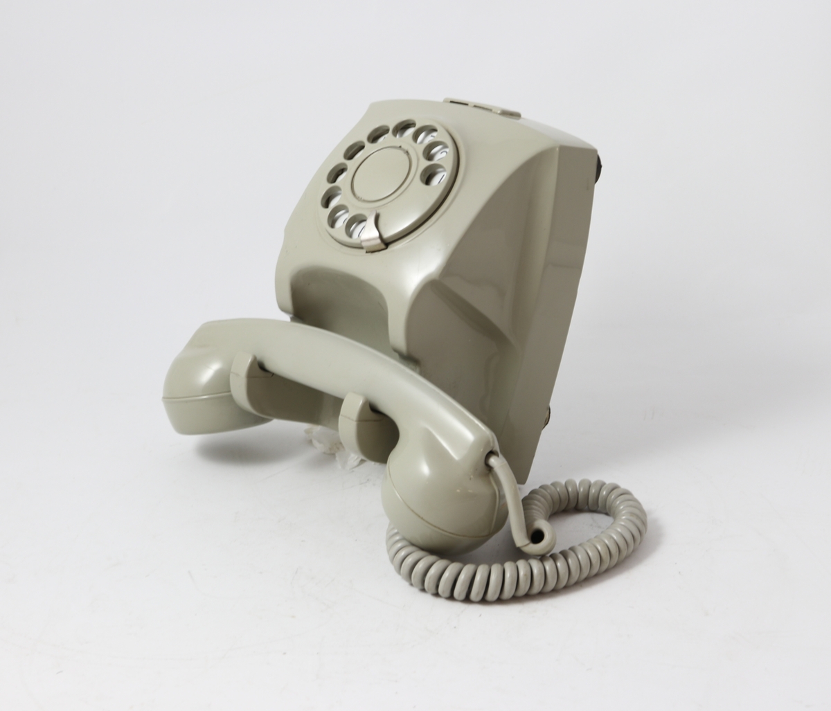 Sort bordtelefon.