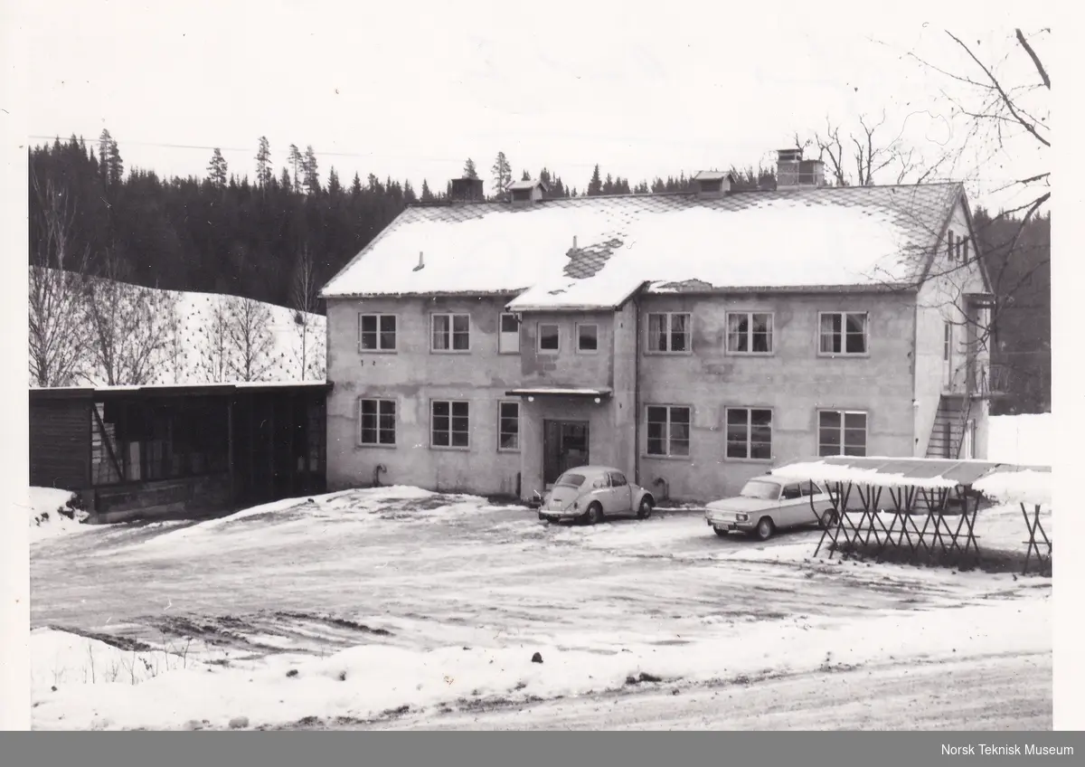 Den første fabrikken Elektrokontakt (Elko) leide i Modum kommune lå ved Blafarveværket på Haugfossen.