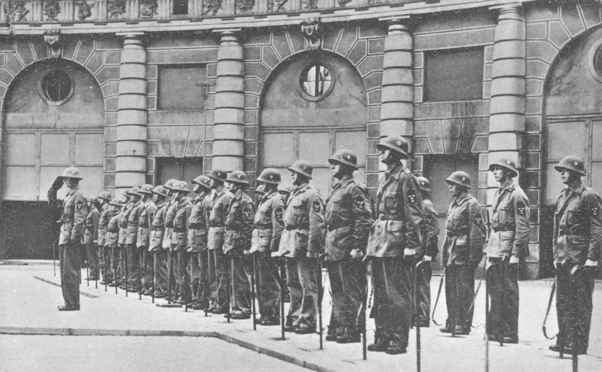 Hemvärnet på högvakt i Stockholm 1943.  Vaktombyte.