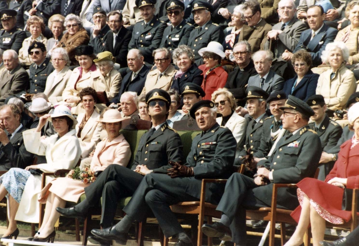 Kung Carl XVI Gustaf och Drottning Silvia besöker 350 års jubileet 19810509.  Främre raden fr.v Carl Fritiofsson, Anna Norberg, Drottningen, Kungen, C-G Norderup, ÖB Ljung. 2 raden: C-G Kjellqvist, Håkan Hallgren, C-E Tjärnemo, Kent Fischer, Erik Hasselst