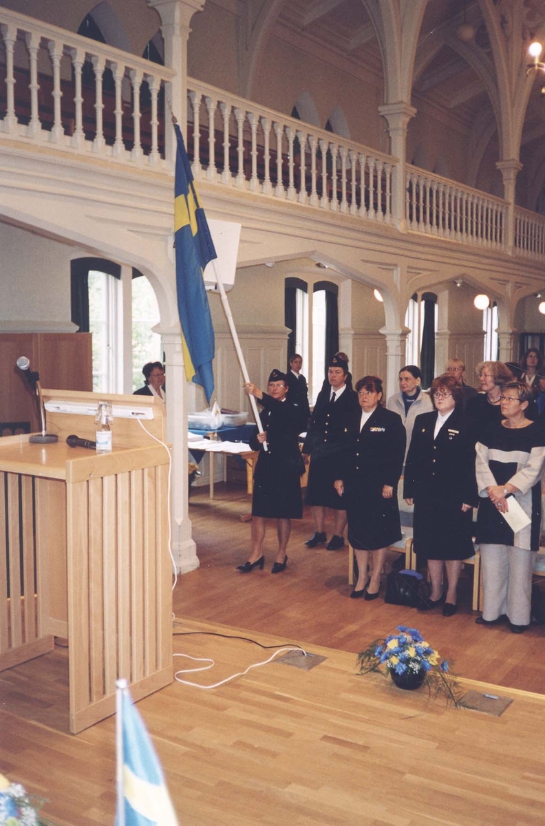 Skara Lottakår är med i förbundsstämman i Djäkneskolans aula i Skara 20040515