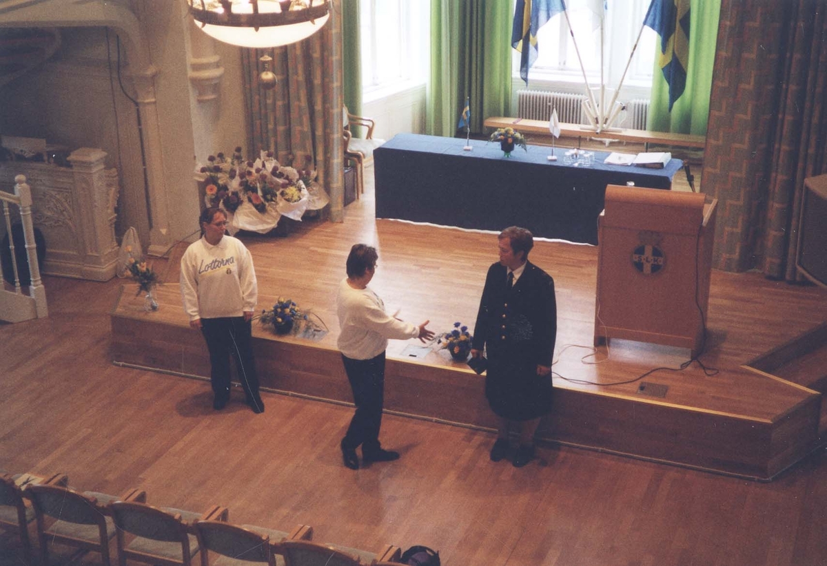 Skara Lottakår är med i förbundsstämman i Djäkneskolans aula i Skara 20040515