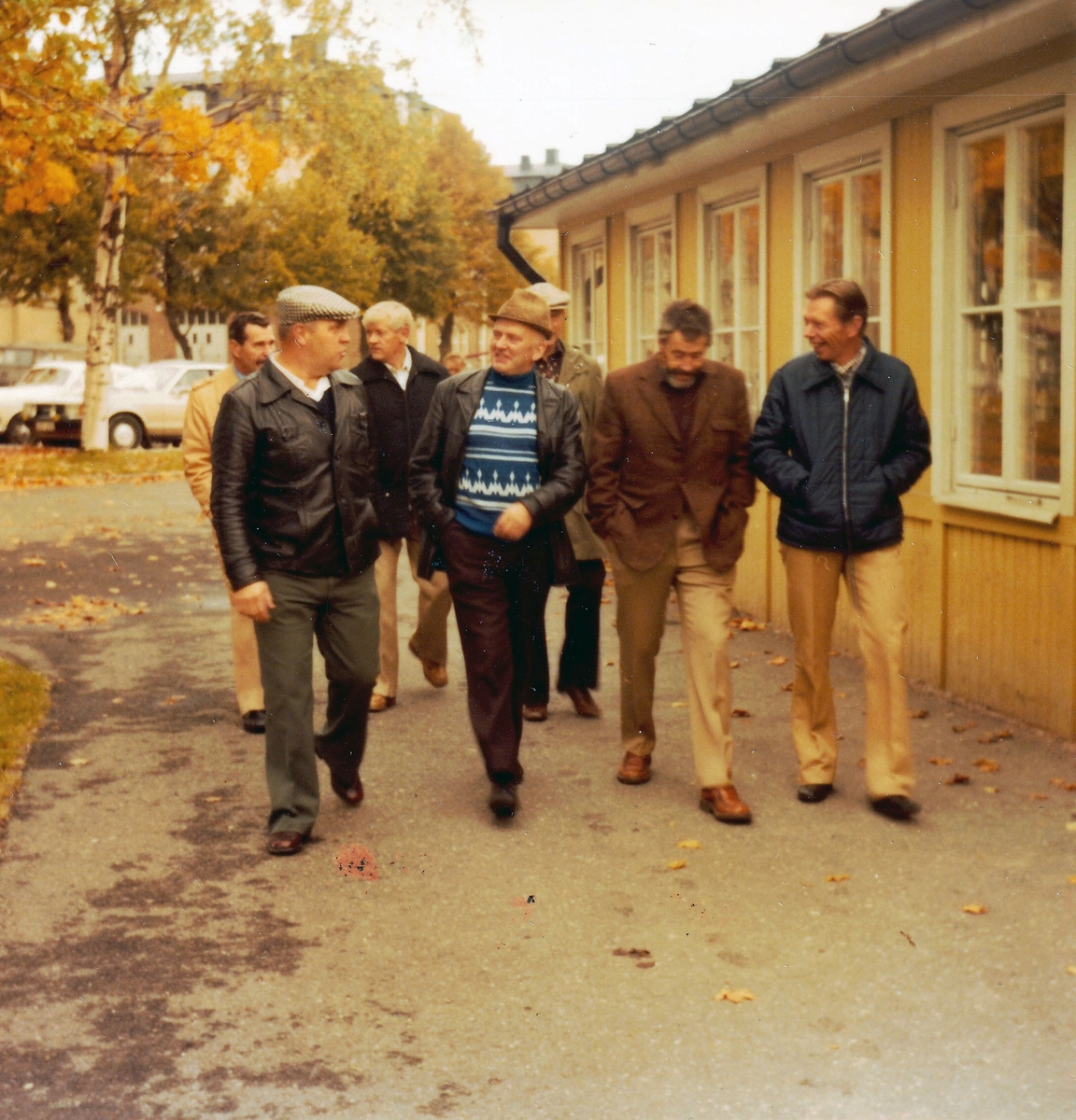 Volontärjubileum T 2, 1978.   På väg till frukost (daghen efter).