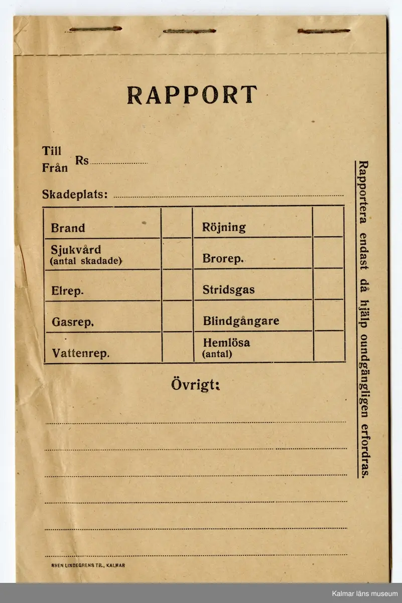 KLM 46618:1:1-16. Dokument. 16 stycken dokument tillhörande brandkårsväska KLM 46618:1.

:1:1. Allmän kungörelse. Nr 69. Luftskyddsövningar i luftskyddsorterna Kalmar, Nybro och Västervik. Länsstyrelsen Kalmar 1944. Kalmar Tryckeri Aktiebolag. 
:1:2. Övningstekniska anvisningar för luftskyddsövningar, Länsstyrelsen.
:1:3. Rapportblock. Sven Lindegrens tryckeri, Kalmar.
:1:4. Rapportblock. Sven Lindegrens tryckeri, Kalmar.
:1:5. Rapportblad, häftat på masonitskiva.
:1:6. Meddelandeblock. Sven Lindegrens tryckeri, Kalmar.
:1:7. Meddelandeblock. Sven Lindegrens tryckeri, Kalmar.
:1:8. Telefonförteckning för luftskyddet i Kalmar 1 sko. Sju sidor, häftad. Upprättad den 27/1 1944.
:1:9. Utrustningslista. Brandkårsavdelning A5.
:1:10. P.M. Till tjänstecheferna.
:1:11. Föreskrifter vid ockupation och vid hot om ockupation, två sidor. Upprättat för Luftskyddsinspektionen och inkom den 10/9 1943. Sida två upprättat den 7/10 1943.
:1:12. Dokument rörande uppställningsplatsen och förläggningsstället Funkaboskolan för Brandkårsavdelning A.5.
:1:13. Förutsättning och program för luftskyddsövning i Kalmar den 20-21 mars 1944.
:1:14. P.M. för tjänstegrenschefer och avdelningschefer m.fl. vid brandtjänsten, fram och baksida.
:1:15. Förteckning över rapportställe, förteckning över brandtjänsten.
:1:16. Exempel på förfarande vid skadeplats.