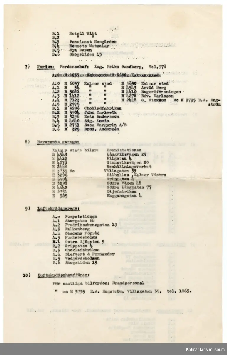 KLM 46618:1:1-16. Dokument. 16 stycken dokument tillhörande brandkårsväska KLM 46618:1.

:1:1. Allmän kungörelse. Nr 69. Luftskyddsövningar i luftskyddsorterna Kalmar, Nybro och Västervik. Länsstyrelsen Kalmar 1944. Kalmar Tryckeri Aktiebolag. 
:1:2. Övningstekniska anvisningar för luftskyddsövningar, Länsstyrelsen.
:1:3. Rapportblock. Sven Lindegrens tryckeri, Kalmar.
:1:4. Rapportblock. Sven Lindegrens tryckeri, Kalmar.
:1:5. Rapportblad, häftat på masonitskiva.
:1:6. Meddelandeblock. Sven Lindegrens tryckeri, Kalmar.
:1:7. Meddelandeblock. Sven Lindegrens tryckeri, Kalmar.
:1:8. Telefonförteckning för luftskyddet i Kalmar 1 sko. Sju sidor, häftad. Upprättad den 27/1 1944.
:1:9. Utrustningslista. Brandkårsavdelning A5.
:1:10. P.M. Till tjänstecheferna.
:1:11. Föreskrifter vid ockupation och vid hot om ockupation, två sidor. Upprättat för Luftskyddsinspektionen och inkom den 10/9 1943. Sida två upprättat den 7/10 1943.
:1:12. Dokument rörande uppställningsplatsen och förläggningsstället Funkaboskolan för Brandkårsavdelning A.5.
:1:13. Förutsättning och program för luftskyddsövning i Kalmar den 20-21 mars 1944.
:1:14. P.M. för tjänstegrenschefer och avdelningschefer m.fl. vid brandtjänsten, fram och baksida.
:1:15. Förteckning över rapportställe, förteckning över brandtjänsten.
:1:16. Exempel på förfarande vid skadeplats.