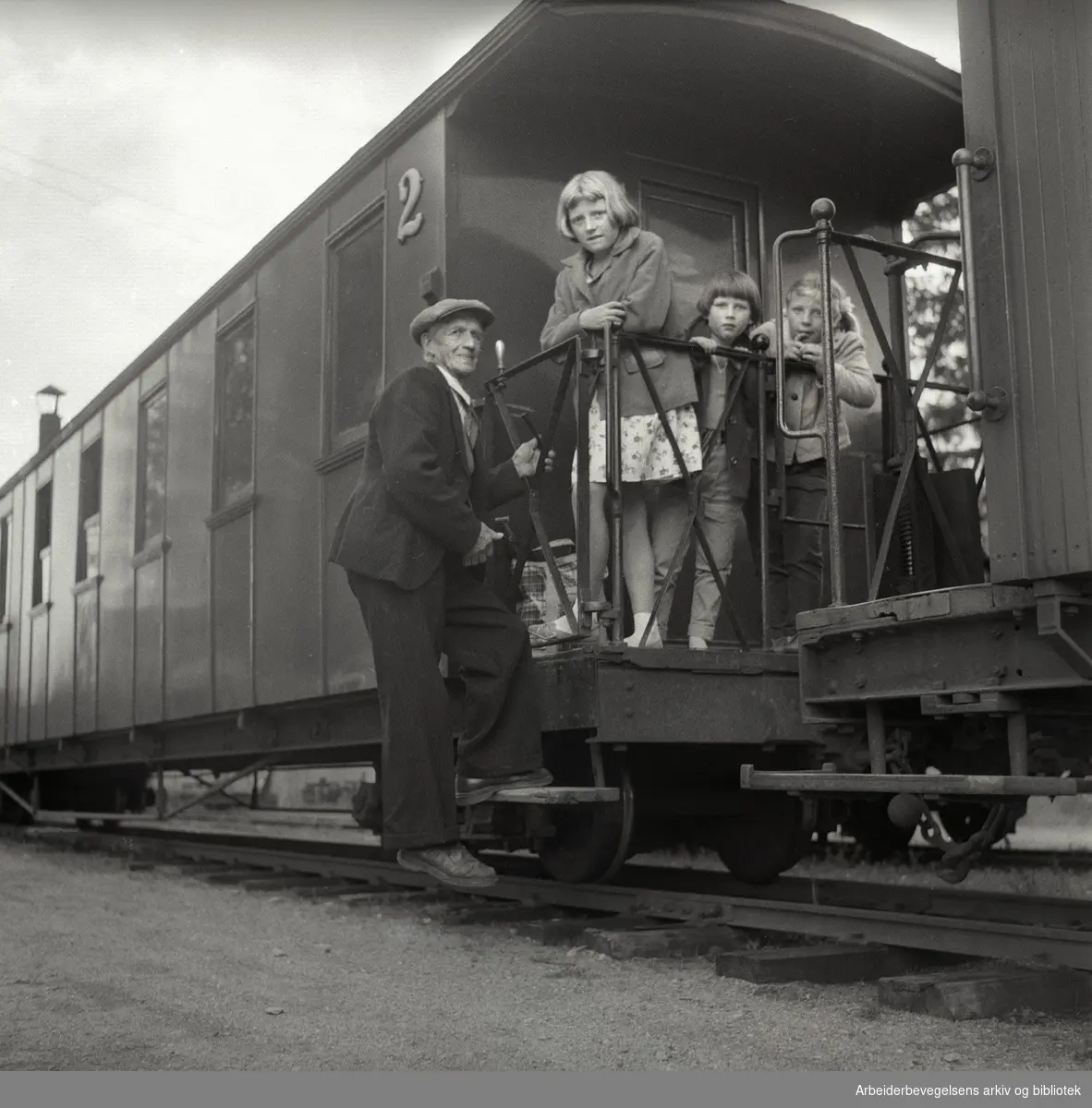 NSB. Siste dag i ordinær drift med gods- og persontrafikk på Aurskog-Hølandsbanen (Urskog-Hølandsbanen er også kjent under navnet Tertitten). 30. juni 1960