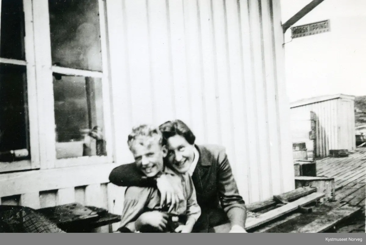 Ragnhild og Harald Einvik på kaia i Einvika, Flatanger