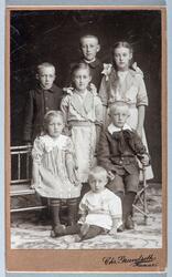 Gruppebilde ukjente 7 barn. Holte barn?
Carte visit og Kabin