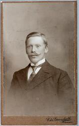 Portrett ukjent mann. Carte visit og Kabinett bilder fra to 