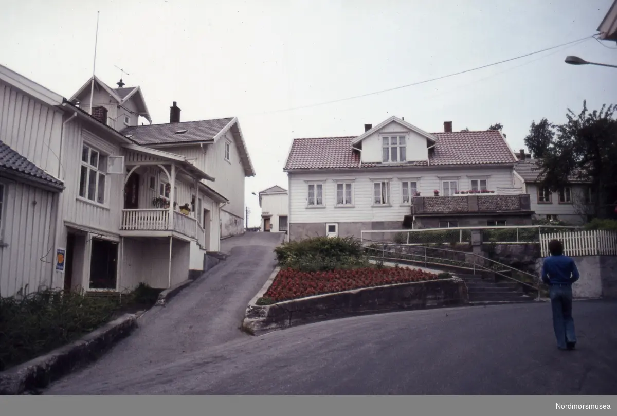 Foto trolig fra Brevik i Porsgrunn kommune. Datering er muligens omkring 1980-tallet. Fra Stein Magne Bach sin private fotosamling. Denne samlingen består av dias fra perioden omkring 1980. Fra Nordmøre museums fotosamlinger.