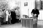 Vid Gustaf Daléns födelsehus, Stenstorp. Vid invigningen av minnesplaketten 1950.