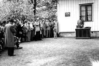 Vid Gustaf Daléns födelsehus, Stenstorp. Vid invigningen av minnesplaketten 1950.