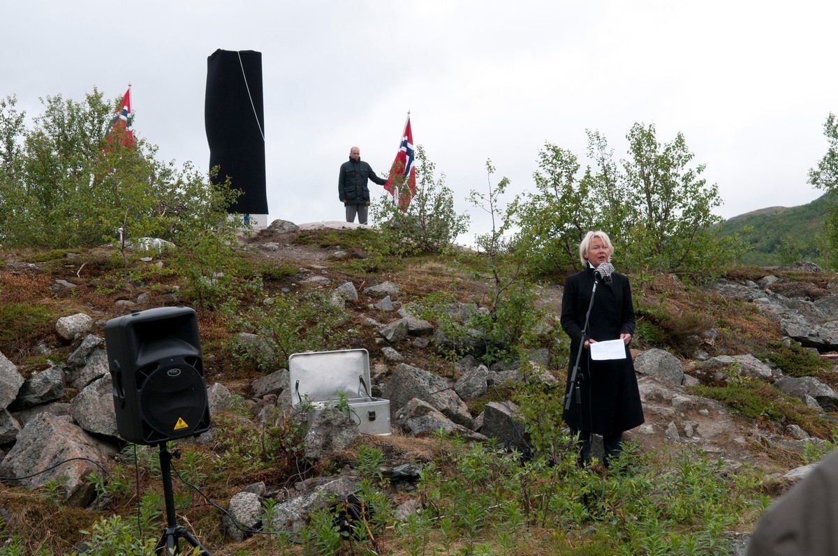 22. juni 2011: Ordfører Karen Margrethe Kuvaas.  Avduking av minnestatue over jugoslaviske krigsfanger som døde i tysk fangeskap ved Øvre Jernvann, Narvik kommune, Nordland, under andre verdenskrig. Historien er godt dokumentert i boka til Ljubo Mladjenovic: "Beisfjordtragedien".