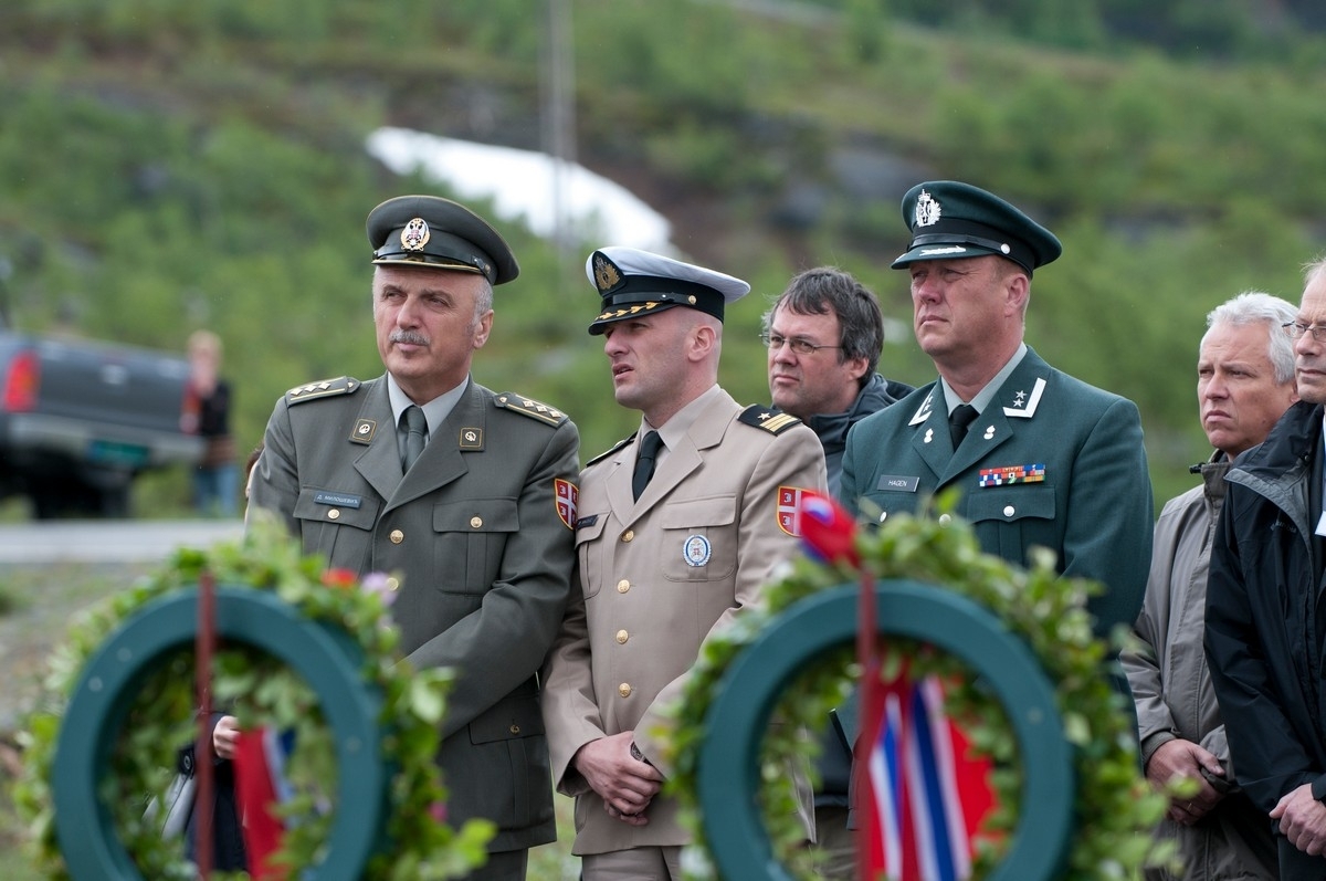 22. juni 2011: Avduking av minnestatue over jugoslaviske krigsfanger som døde i tysk fangeskap ved Øvre Jernvann, Narvik kommune, Nordland, under andre verdenskrig. Historien er godt dokumentert i boka til Ljubo Mladjenovic: "Beisfjordtragedien".