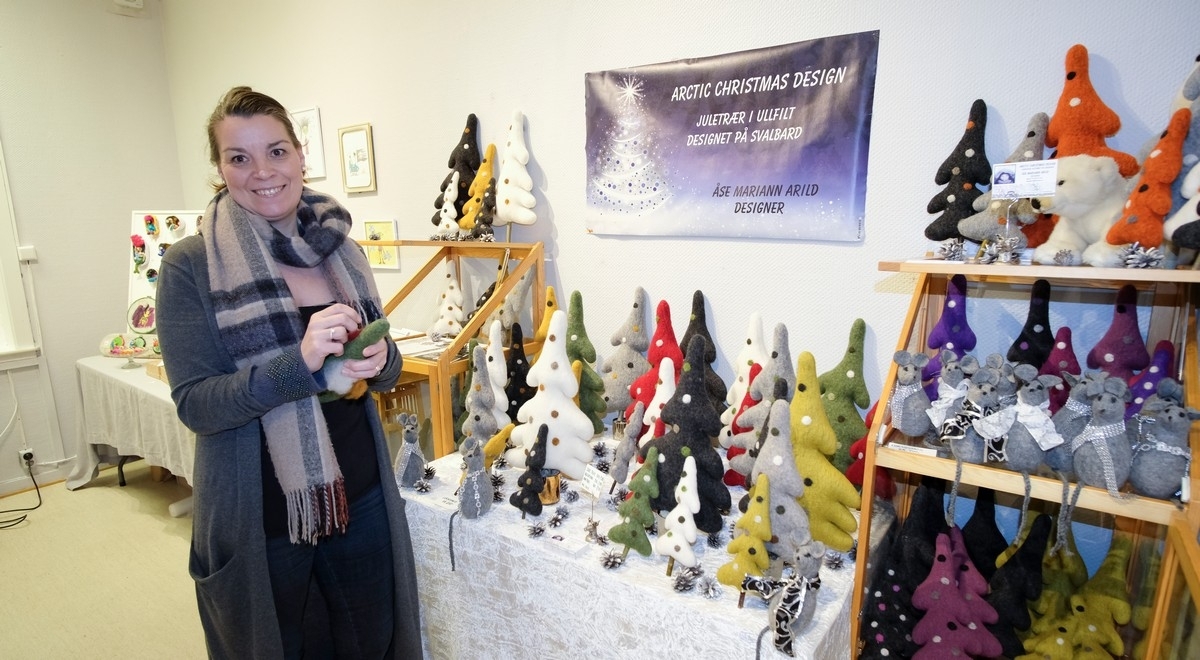Aktiviteter på Museum Nord - Narvik. Salg: Arctic Christmas Design – Åse Mariann Arild. Trær i ull, figurer i hvit leire