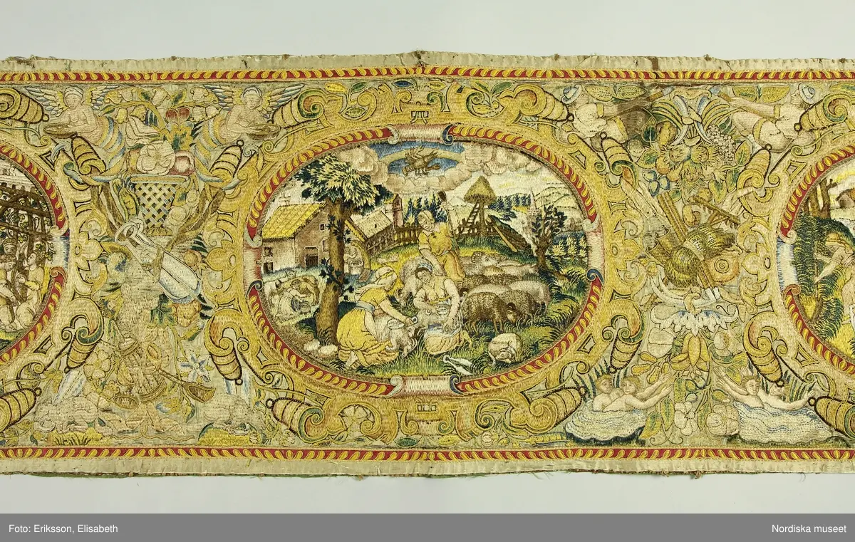 Broderi. schattérsöm med silke i färger på gråvitt siden.