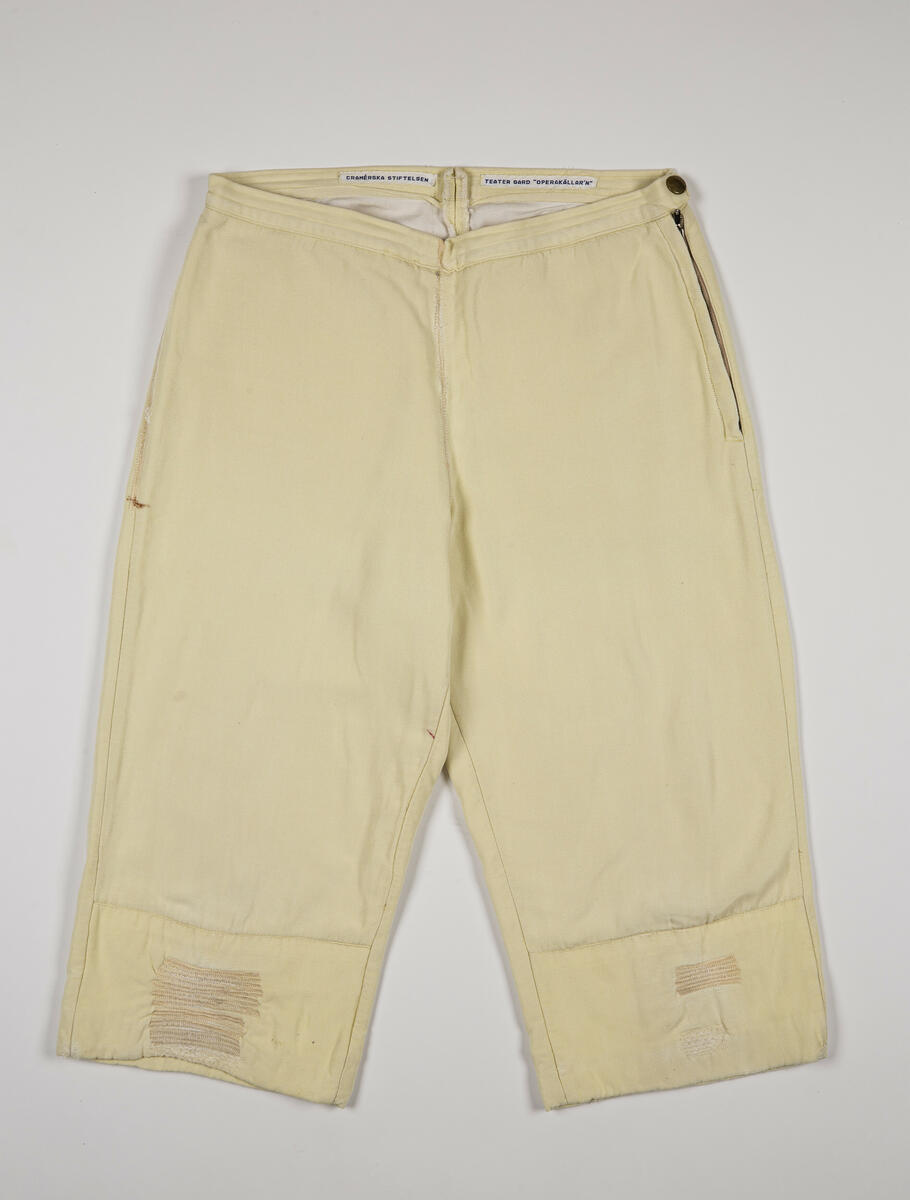 Byxor använda för rollen "Pierrot" i uppsättningen ”Pierrot i parken”.