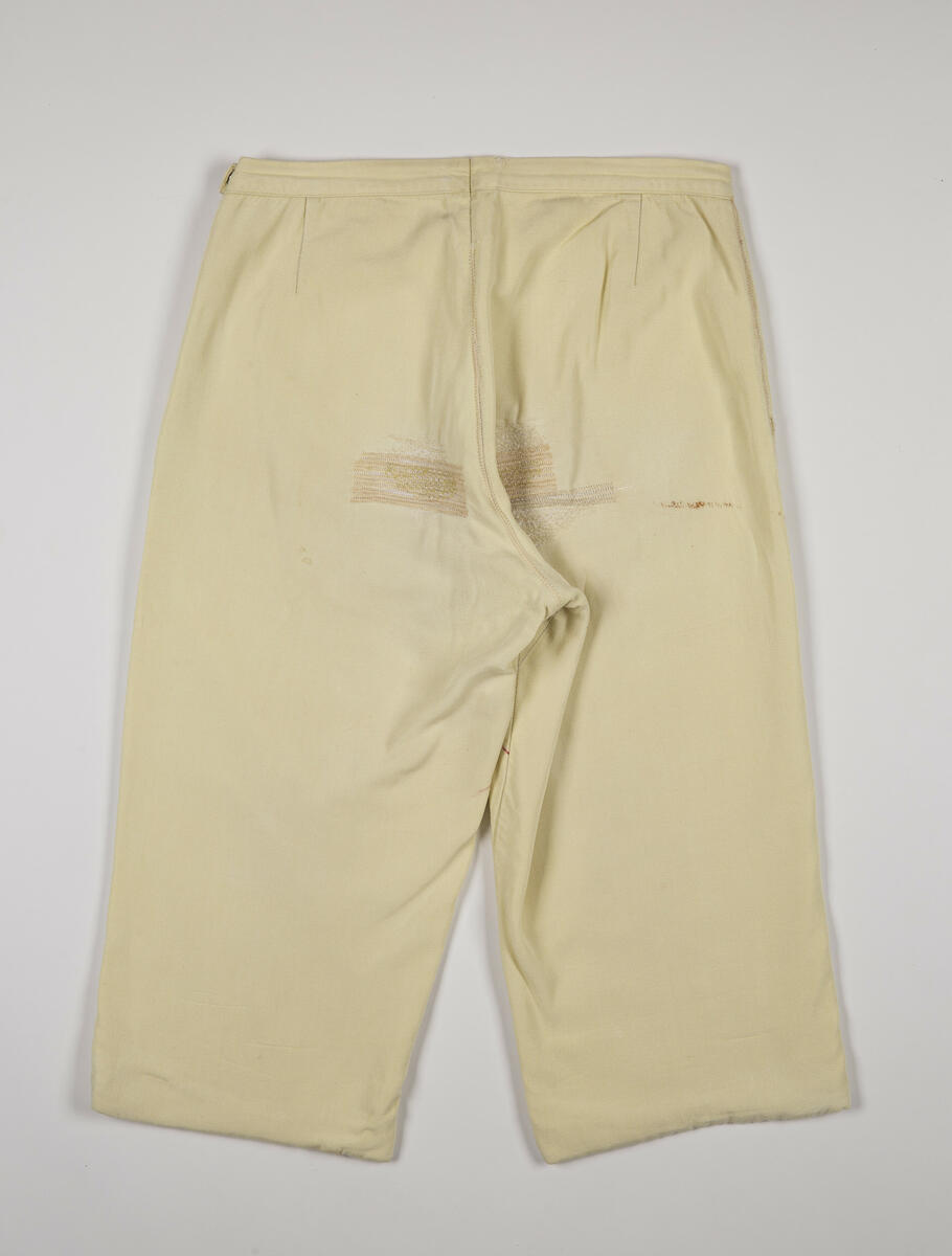 Byxor använda för rollen "Pierrot" i uppsättningen ”Pierrot i parken”.