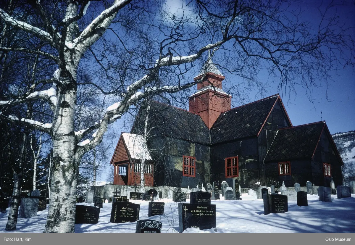 Dovre kirke, kirkegård, snø