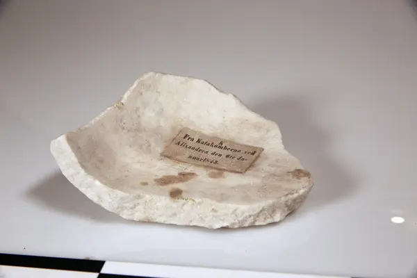 Stenstykke fra katakombe i Alexandria, Egypt