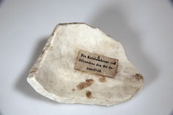 Stenstykke fra katakombe i Alexandria, Egypt