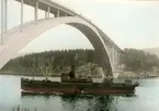 Fartyget Dagmar Bratt vid Sandöbron.