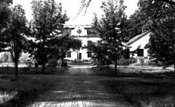 Hammars gård/säteri. Att gården tillhör en av de äldsta i Vä