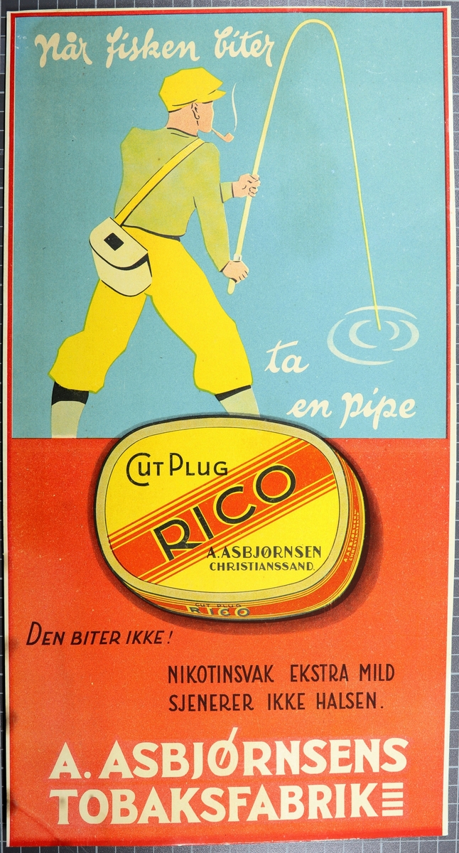 Boks med Rico foran mann med fiskestang og tobakkspipe. Over står teksten "Når fisken biter ta en pipe" Under står teksten "Den biter ikke! Nikotinsvak ekstra mild Sjenerer ikke halsen"