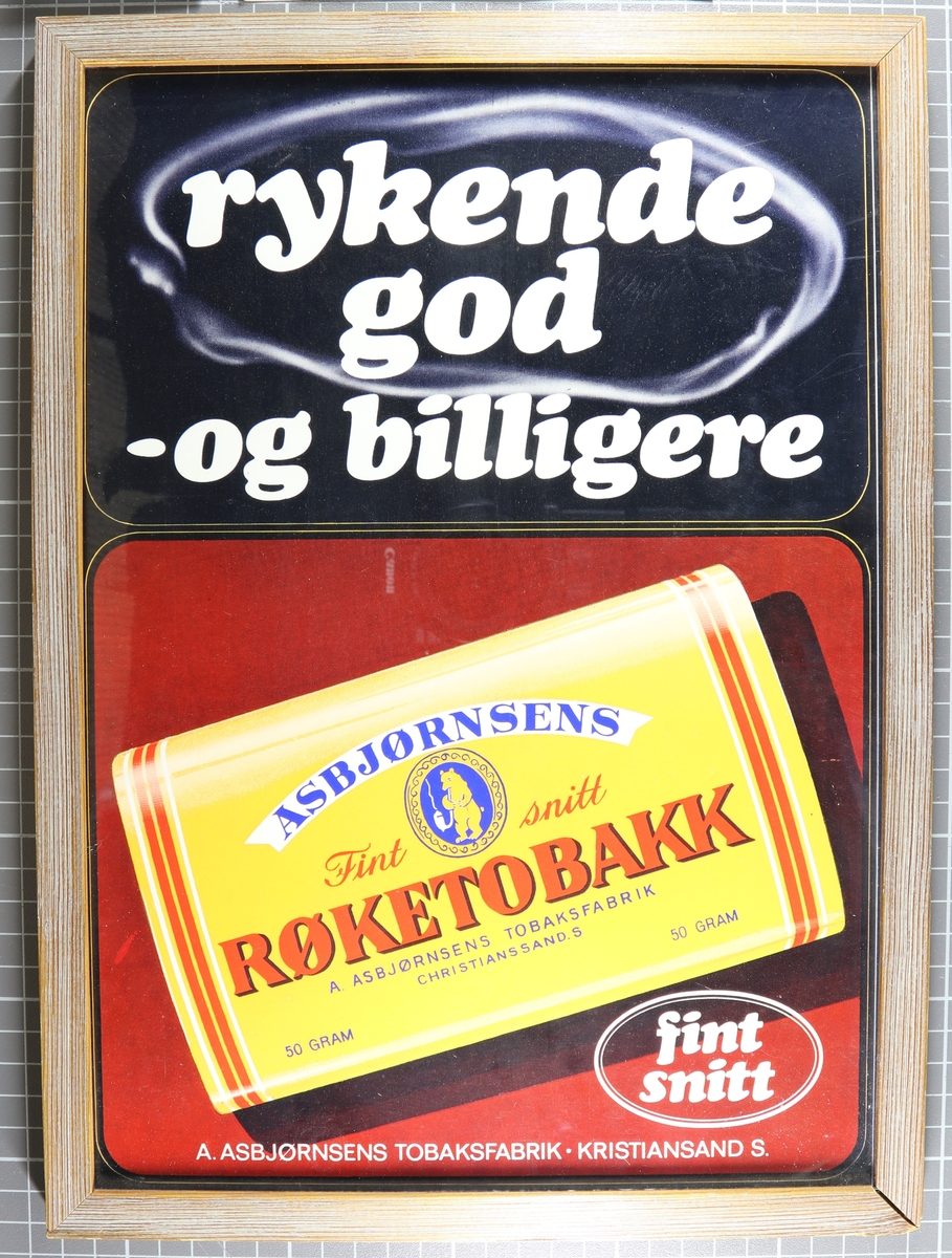Pakke med Asbjørnsens røketobakk, fint snitt. over står teksten "Rykende god -og billigere"