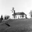 Häggdångers kyrka, 1960-tal. Byggmästare Pehr Hagmansson.; Efter 60 år byggdes torn på kyrkan (1840-t). Vitputsad stenkyrka. Orgel från 1855 av J Gustav Ek. Altartavla från 1795 av målare Anders Joakim Öberg från Härnösand. Altaruppsatsen från 1797-98 av bildhuggare Per Vestman från Hemsö.