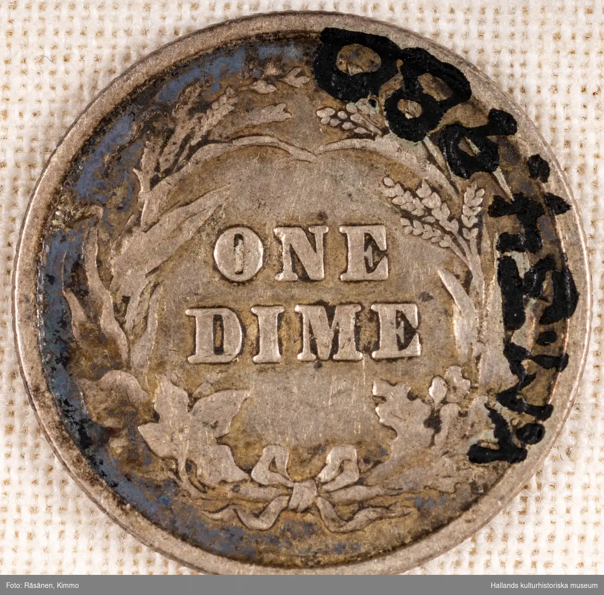 Amerikanskt silvermynt. "One dime" "UNITED SATES OF AMERICA"Präglingsår 1898