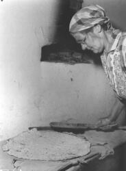 Tunnbrödstillverkning i Mjällom.