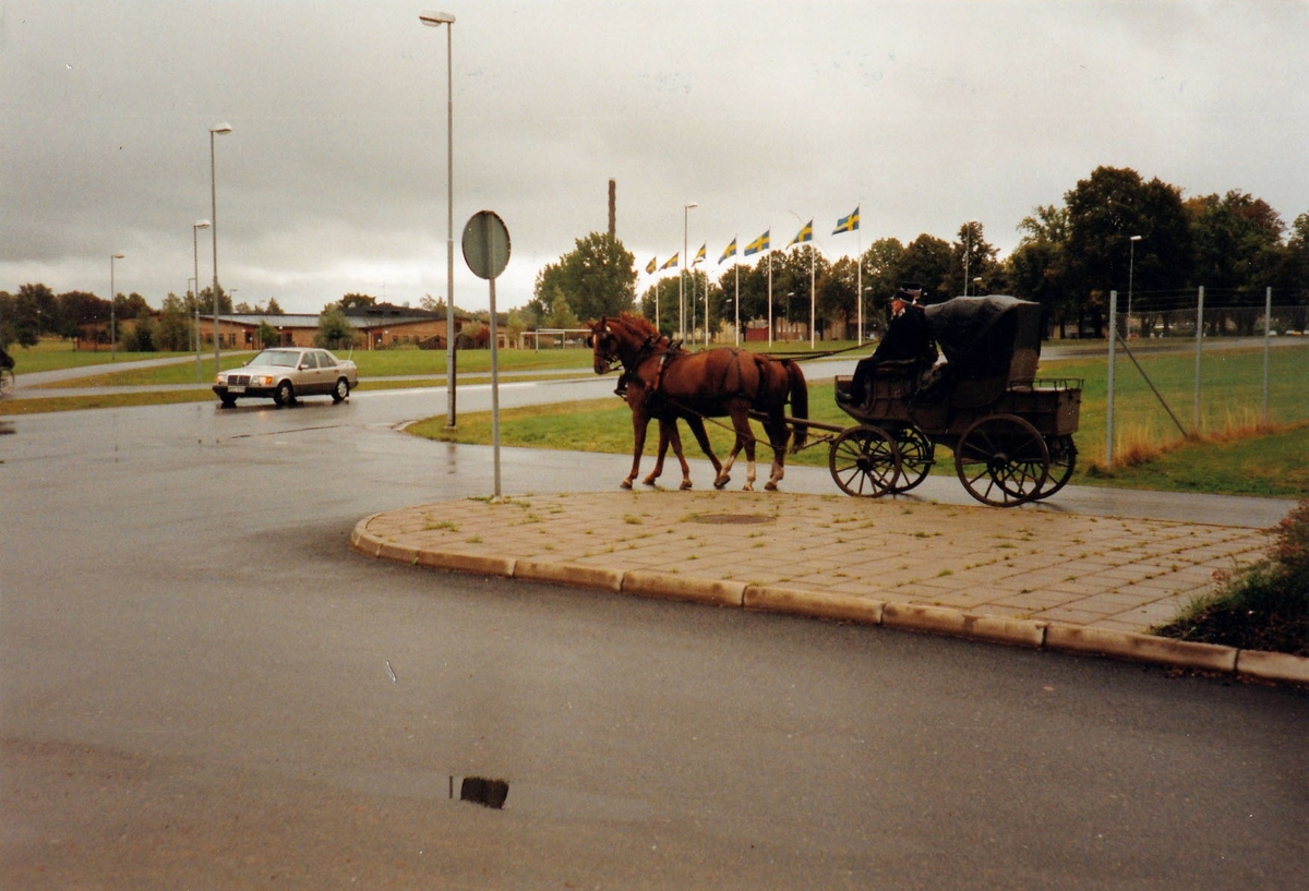 Göta Trängkår firar 90 år i Skövde den 28 sept 1995. Åter efter kortege genom Skövde.