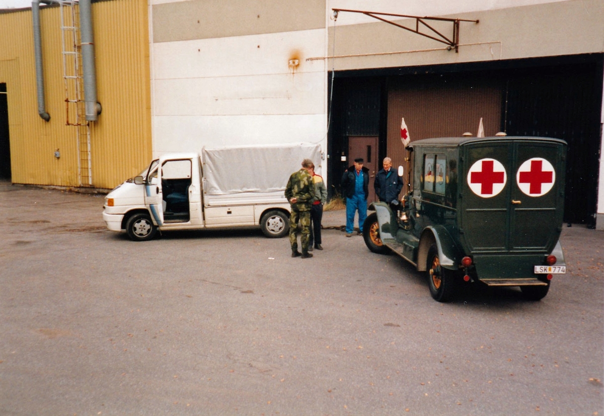 Lånad mtrl återlämnas till Scania i Södertälje efter Göta Trängkårs 90 år-firande  i Skövde den 28 sept 1995.