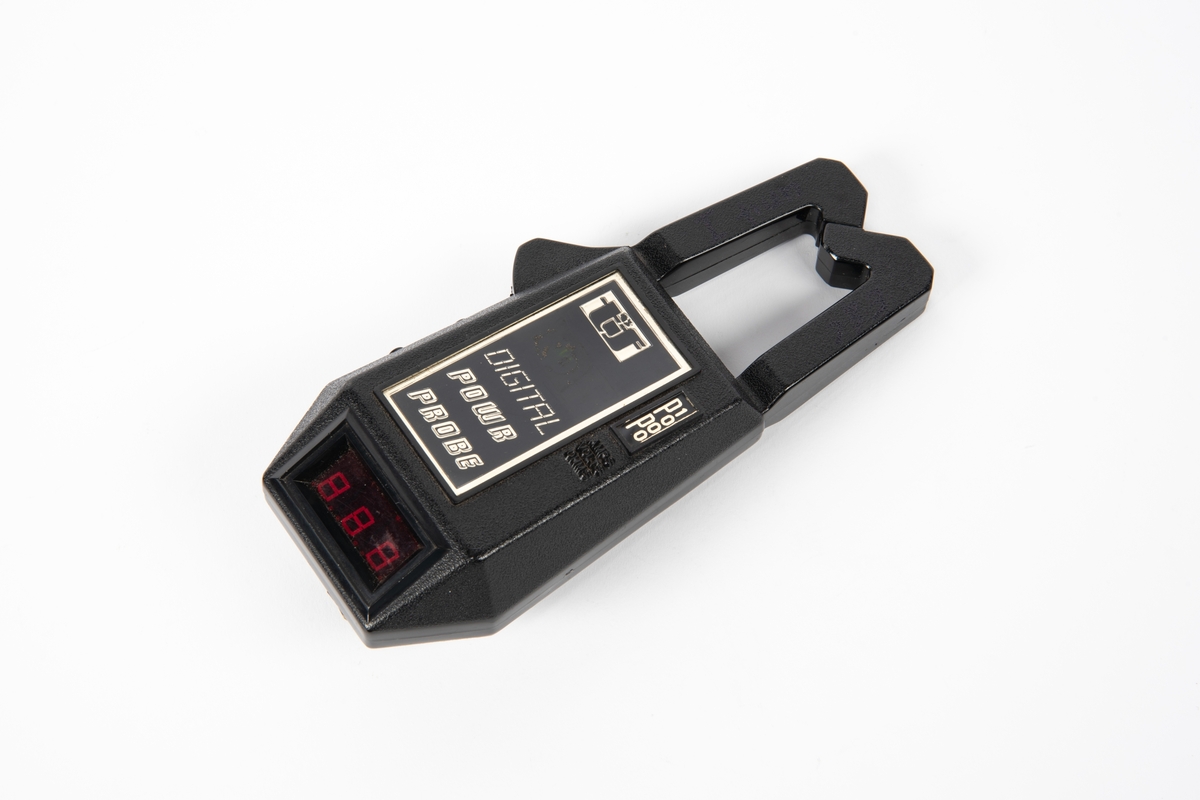 Digitalt tangmultimeter med etui.
