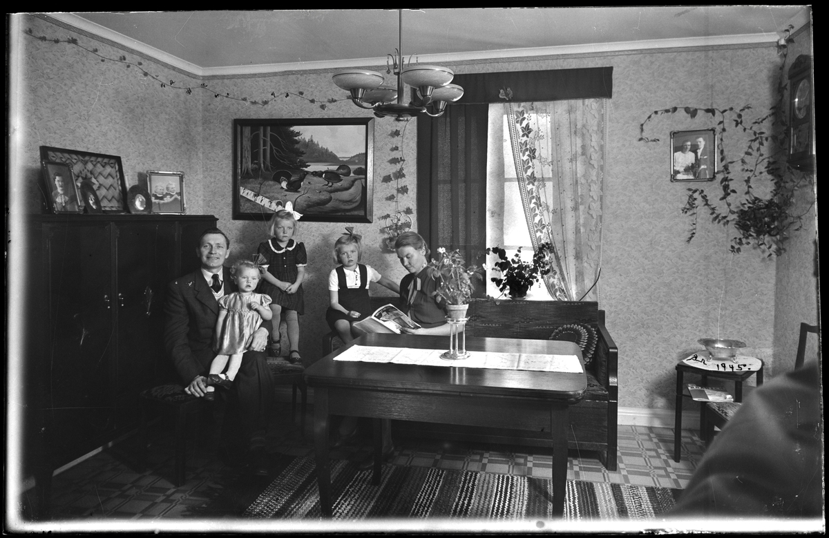 Erik och Svea Larsson med barnen Gudrun, Irma och Barbro