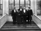 På studentjubileum med lektor V M Carlgren omkring 1915. Helmer Lindberg, lantmätare  Bredbyn, Lektor W M  Carlgren Härnösand, Trafikchefen Adolf Westman, Major Carl Johansson, förvaltare Loue De Désche.