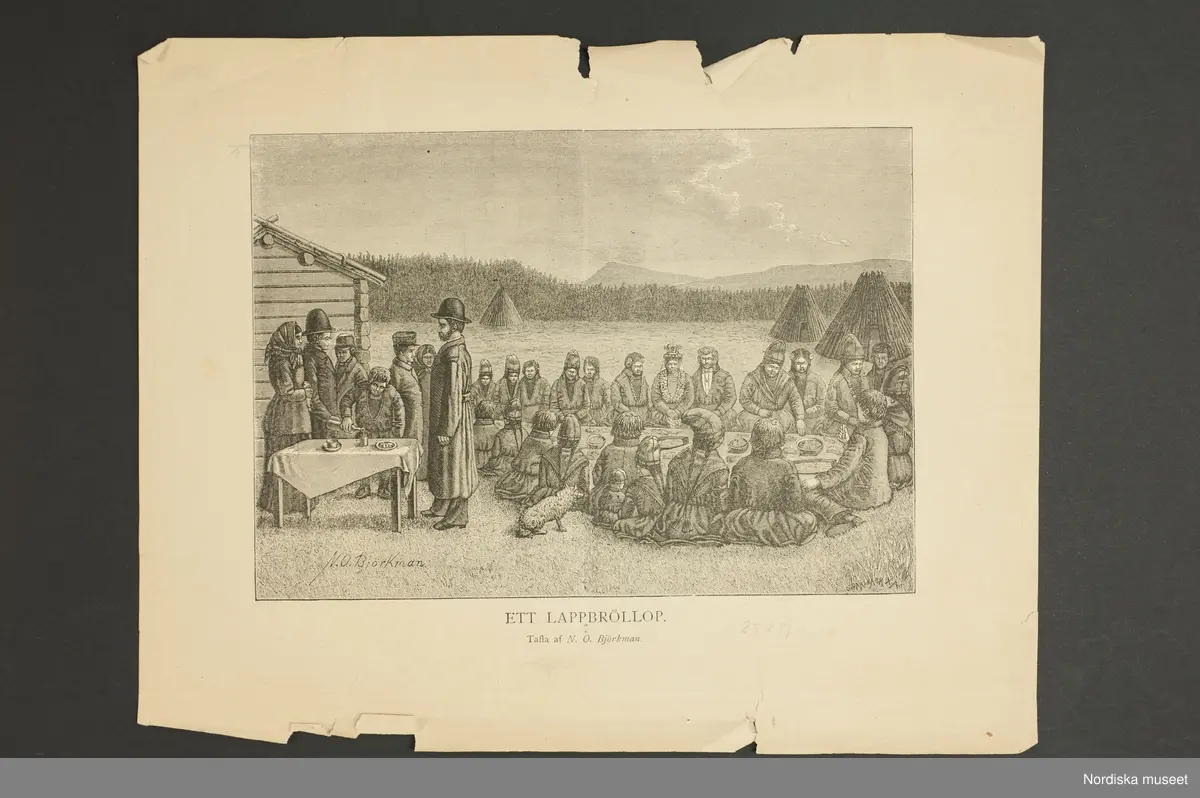 Grafiskt tryck. Påskrift: "Ett lappbröllop. Tafla av N. O. Björkman." Människor sitter vid ett långbord utomhus och firar bröllop. L.A. 1044