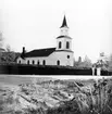 Hemsö kyrka från nordlig riktning. Kyrkan är belägen på Hemsö vid Ångermanälvens utlopp. Kyrkan uppfördes åren 1859-1865 i den takt som en mager kyrkokassa och bönders och torpares fixerade antal dagsverken medgav. Lillklockan i vapenhuset har tidigare varit hamnklocka i byn Prästhus, Hemsö. Kyrkan är uppförd i trä med vitmålad lockpanel, den har torn och rundbågiga småspröjsade fönster. Sadeltaket täcks av svartmålad plåt. Predikstolen är gjord av Lars Erik Hofrén 1864 och belägen ovanför altaret. Kyrkan restaurerades 1987-88. Öns tidigare kapell var uppfört under 1500-talet och stod i Utanö, men flyttades 1845 till den nuvarande kyrkplatsen.