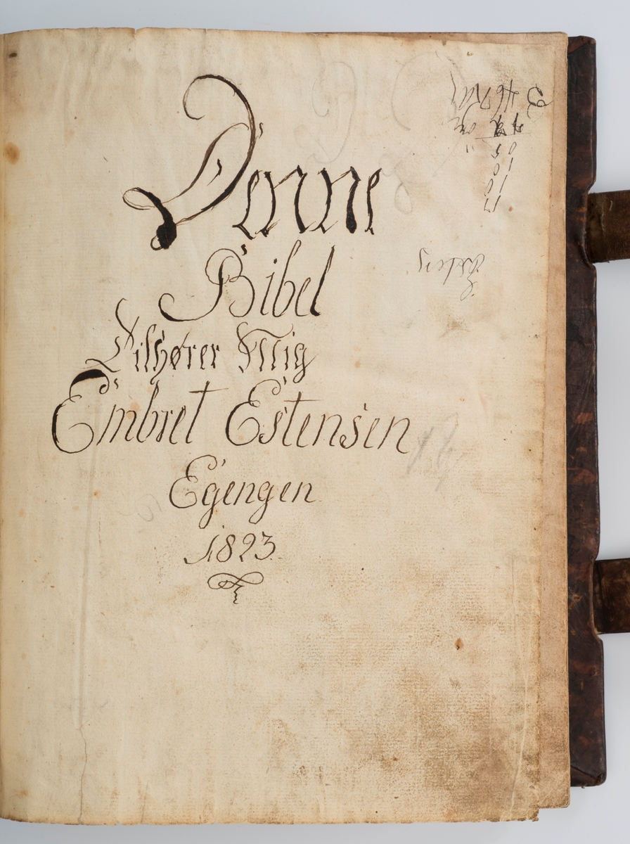 BIBLIA , Det er Den Gandske Hellige Skrift, Ved Kong Frederich Den Fierdes Christelige Omsorg. KIØBENHAVN , Trykket udi Missions-Collegii Bogtrykkeri. Anno 1722

Bibel, dansk, fra 1722 i kvartformat. Skinnbind, opprinnelig, samt sekundært skinnbind (varebind) overtrekt.  Omfattende dekor og "BIBLIA" på rygg.  Muligens dekorert snitt. To bokspenner med ornamentert hode i messing og remmer laget av lær og pergament.

Dette er en stor bibel i kvartformat. Det er en meget sjelden utgave. I forordet står det nevnt at man har tenkt på de gamle og svaksynte ved å trykke med stor skrift.